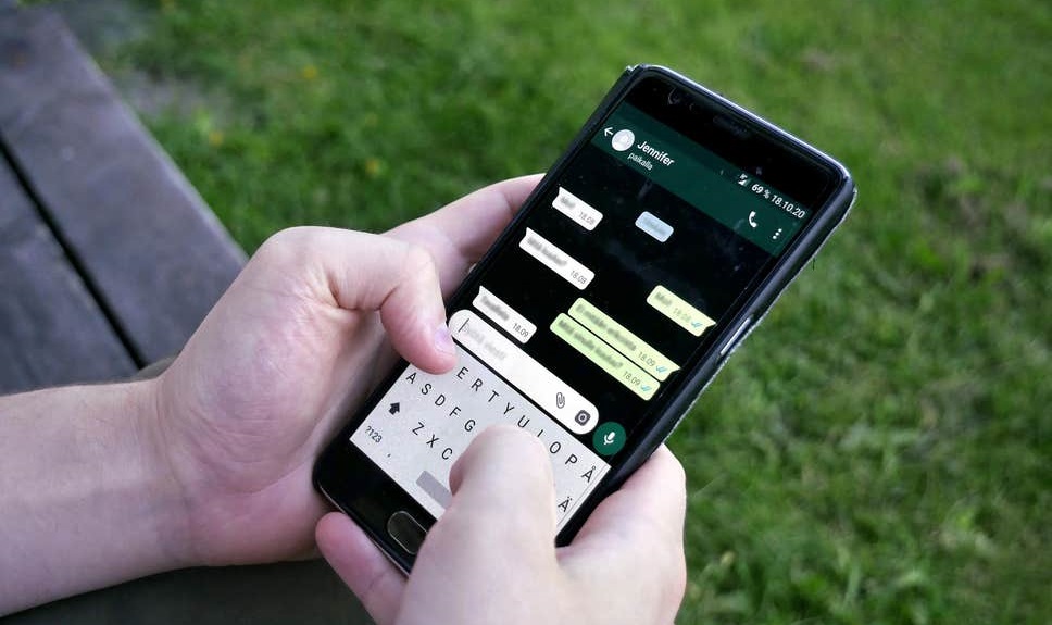 سوال اینست که از کجا بفهمیم شماره موبایل مان در کانتکت Contact گوشی تلفن همراه تلگرام Telegram یا واتس اپ WhatsApp کسی سیو یا ذخیره شده است تا حریم خصوصی خود را حفظ کنیم.